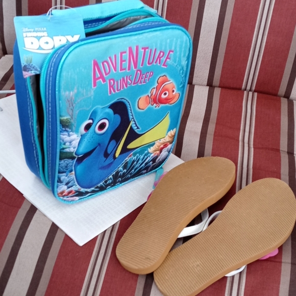 Set‐Flip-Flops+Finding Nemo/Dory Bag•NWT - Picture 9 of 11